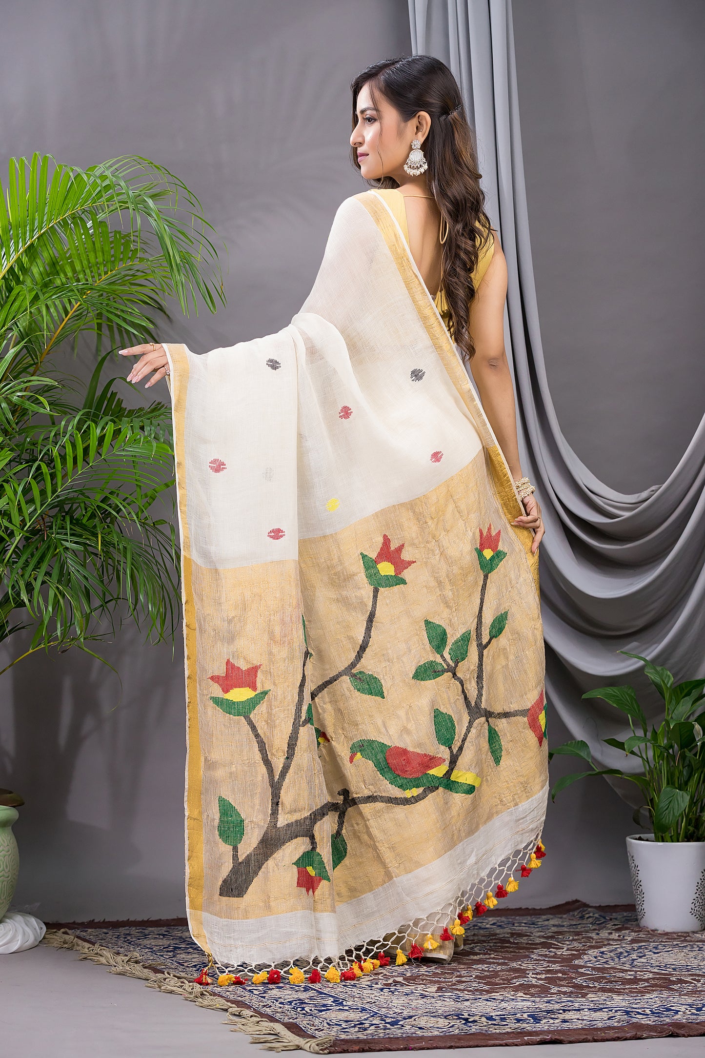 Handwoven Pure Jamdani Linen Saree | Warm Ivory