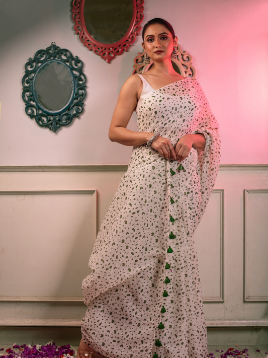 Handloom Mul Cotton Saree With Green Hearts Symbols - 056