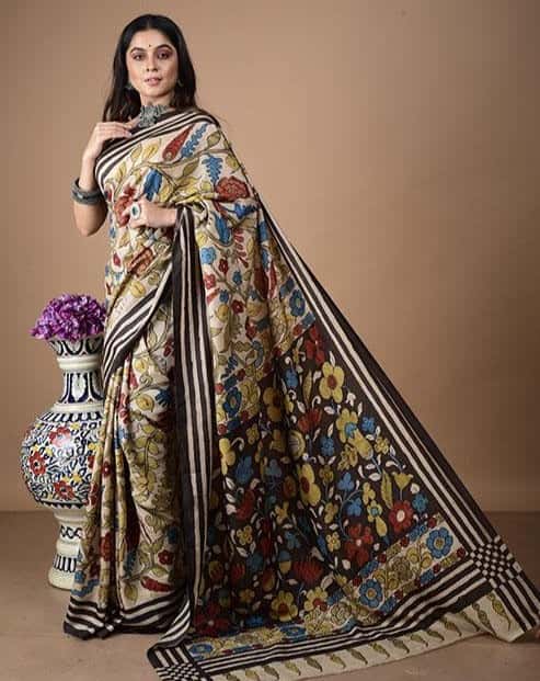 Wine Red Floral Garden In Pure Mulberry Silk Saree-017