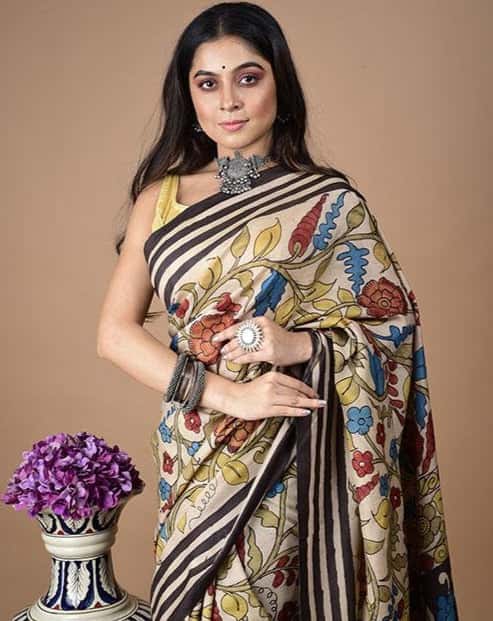 Wine Red Floral Garden In Pure Mulberry Silk Saree-017