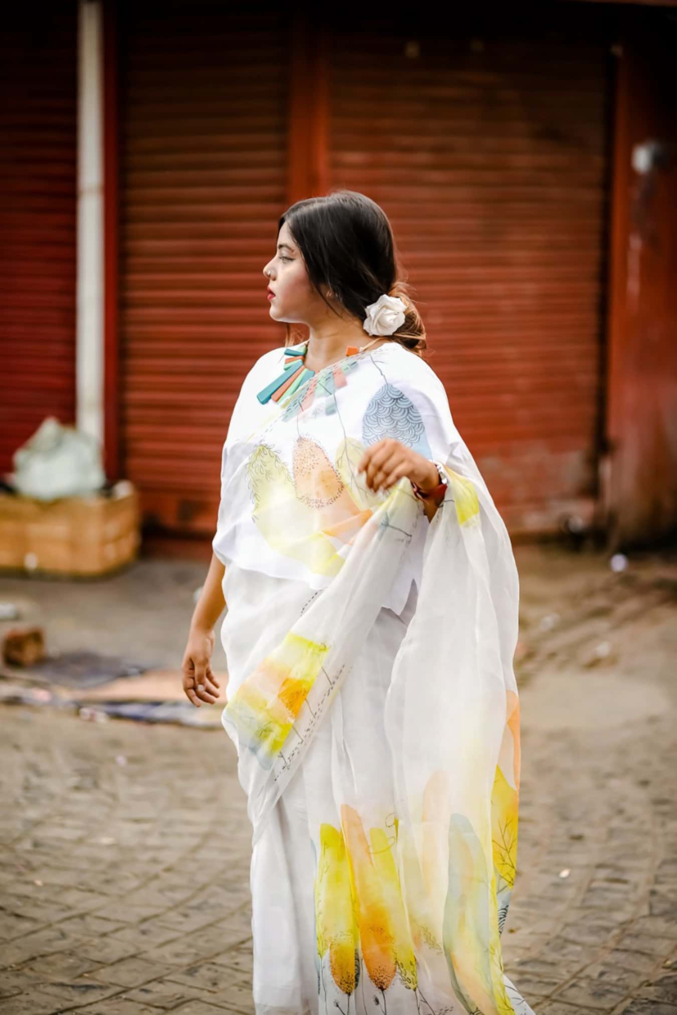 The Feathers Of Bird In Ivory White-Organza Hand-painted Saree-017