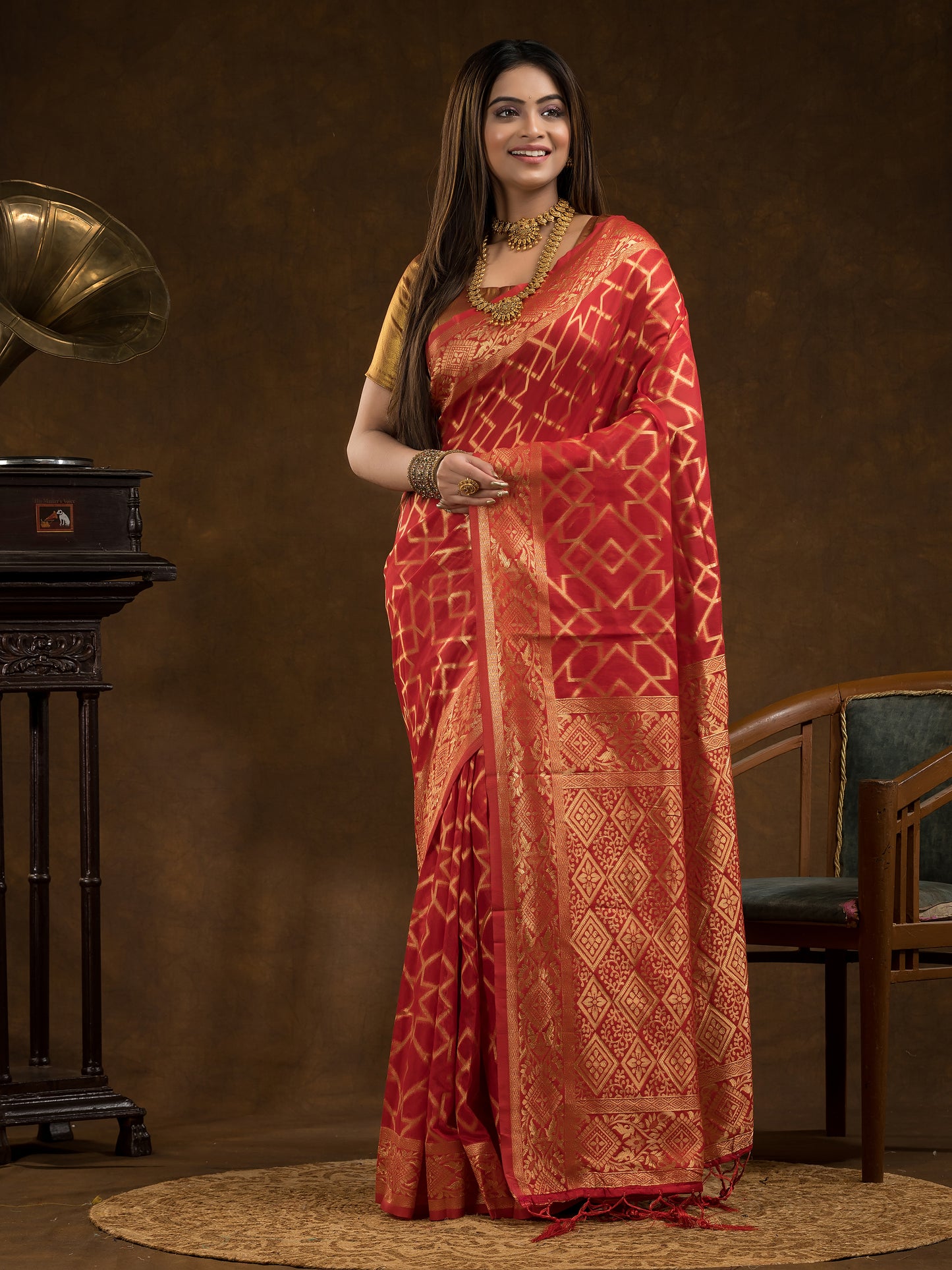 Geometric woven design Silk blend Saree | Classic Red