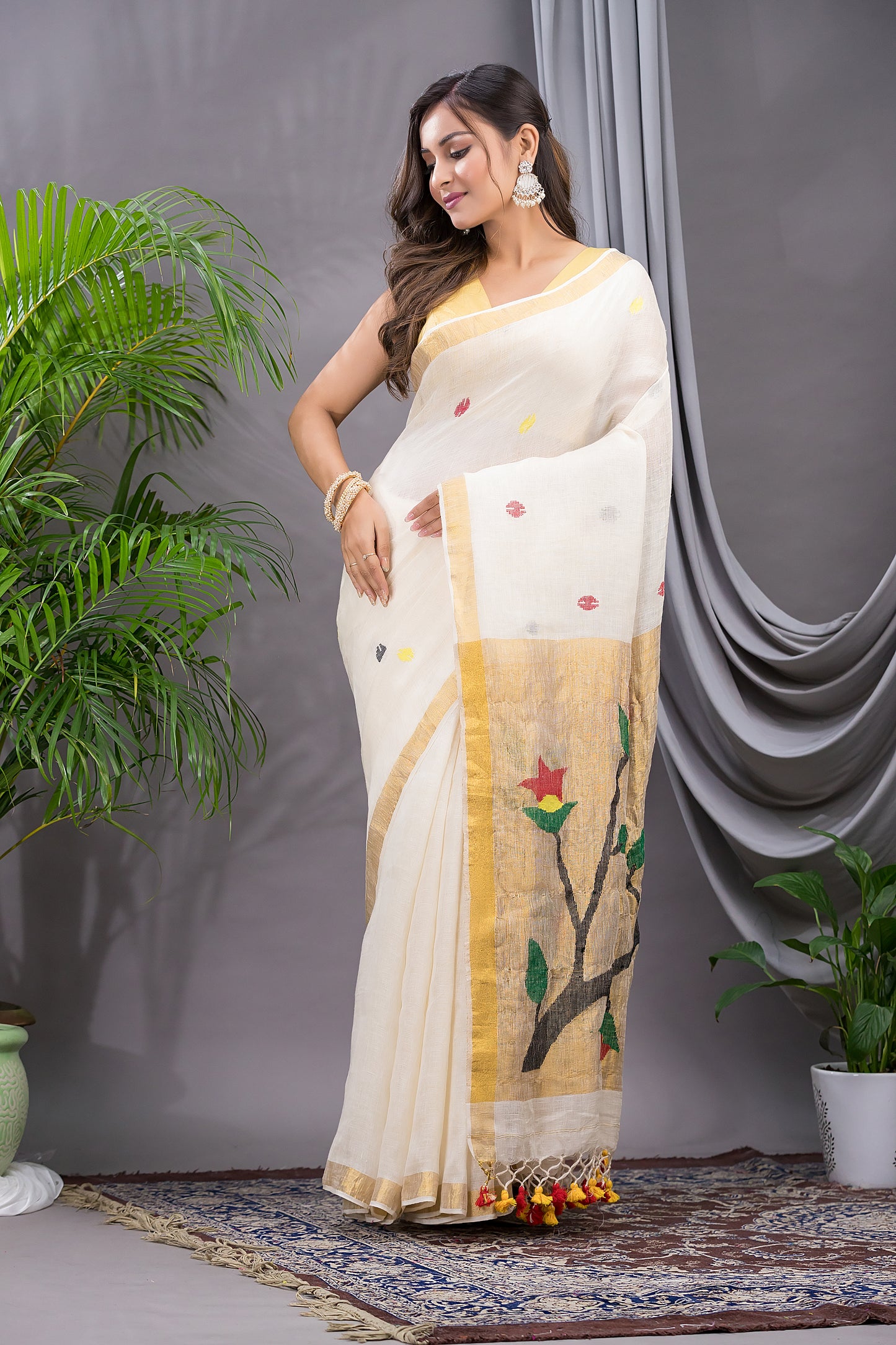 Handwoven Pure Jamdani Linen Saree  |  Warm Ivory
