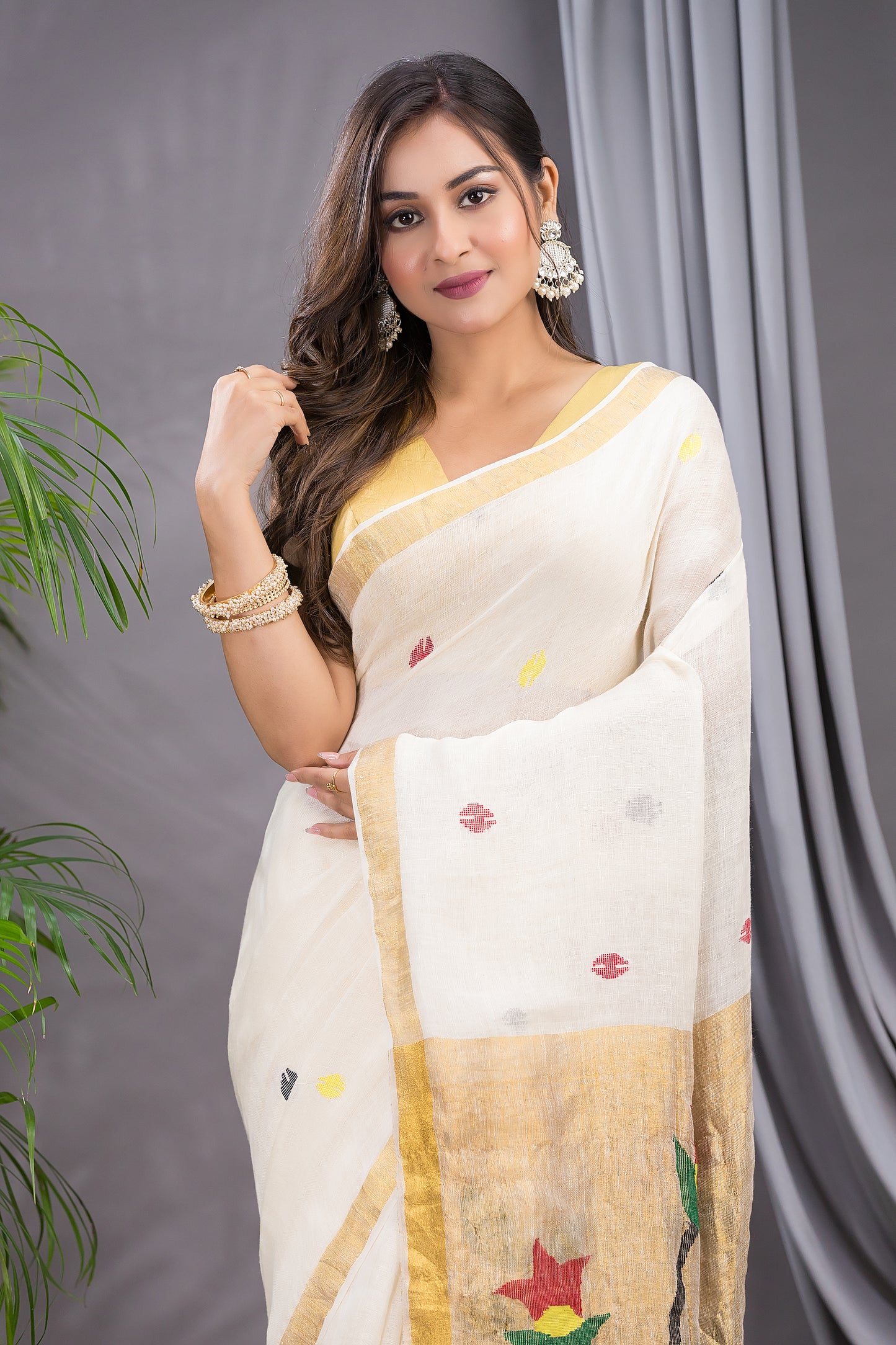 Handwoven Pure Jamdani Linen Saree  |  Warm Ivory