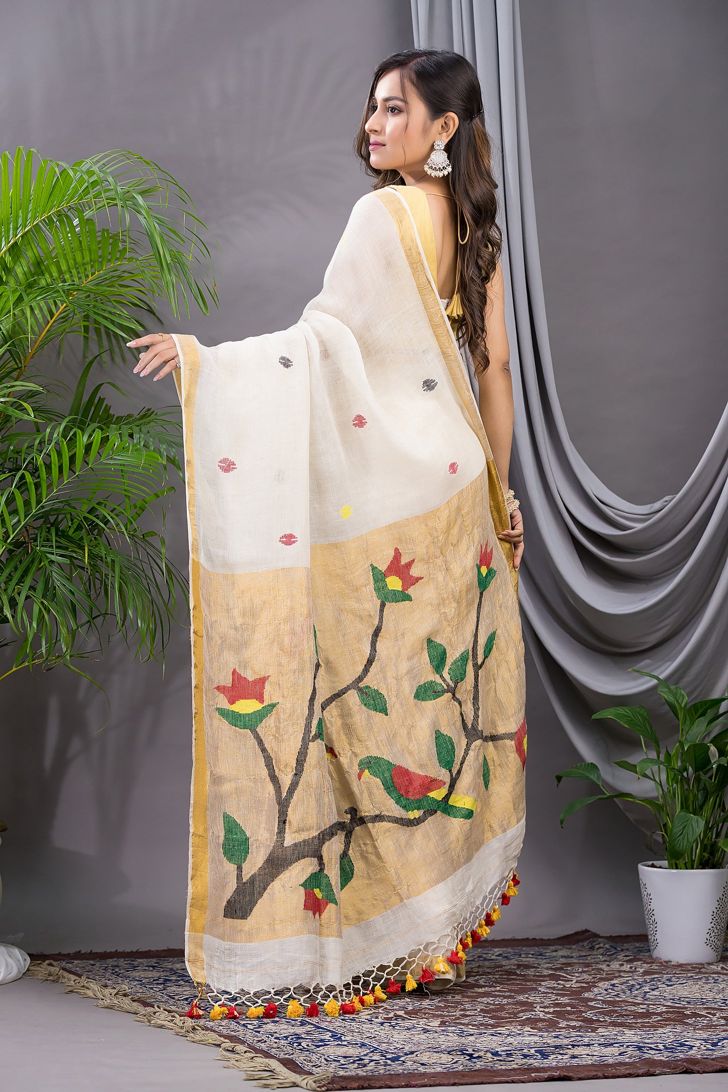 Handwoven Pure Jamdani Linen Saree  |  Warm Ivory