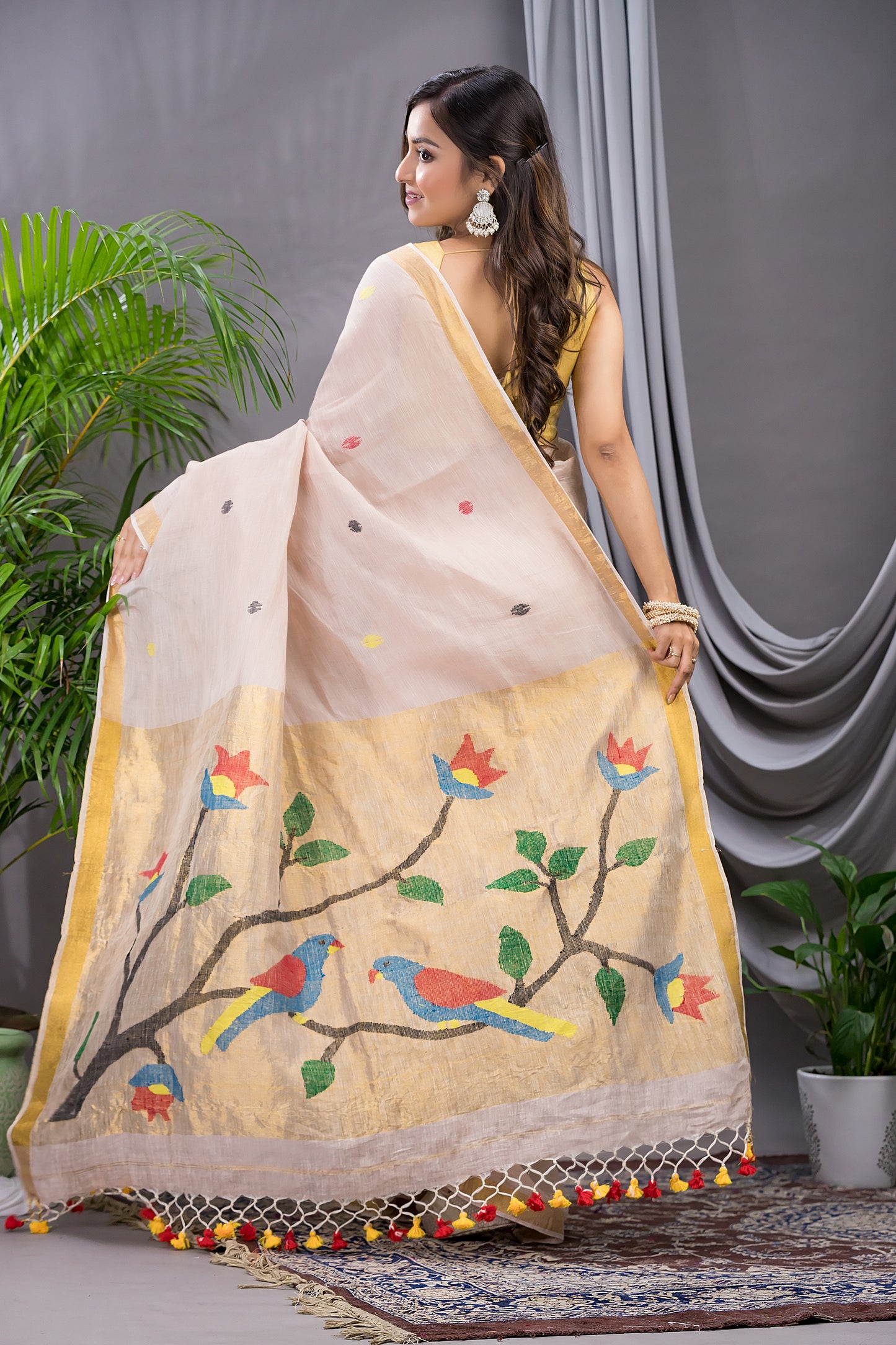 Handwoven Pure Jamdani Linen Saree  |  Warm Ivory