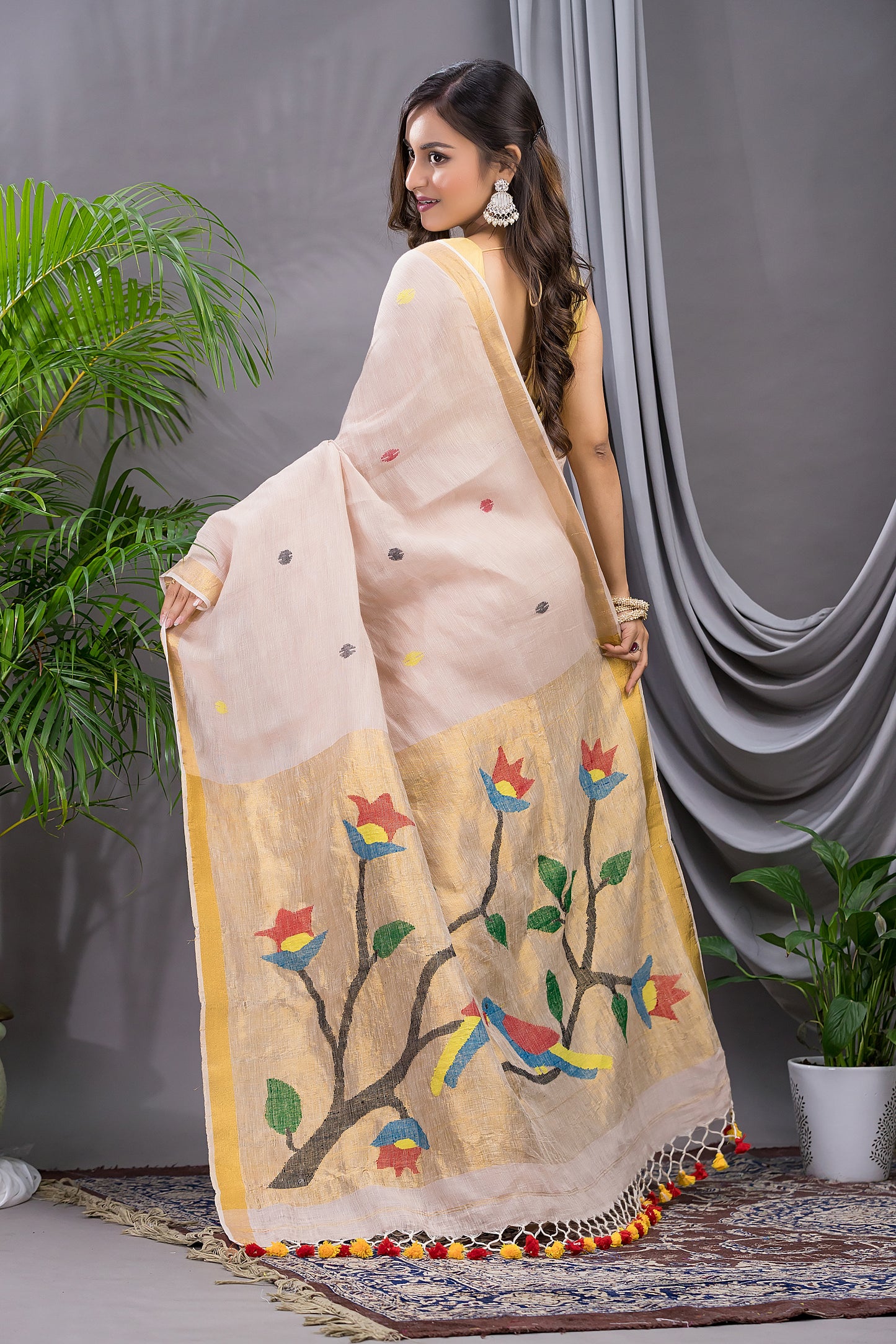 Handwoven Pure Jamdani Linen Saree  |  Warm Ivory
