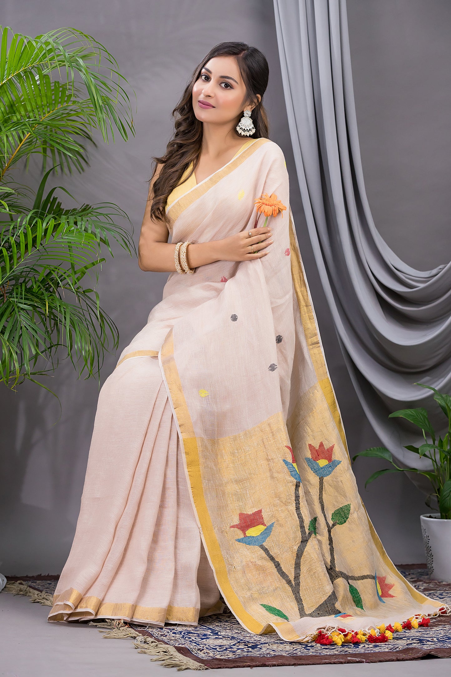 Handwoven Pure Jamdani Linen Saree  |  Warm Ivory