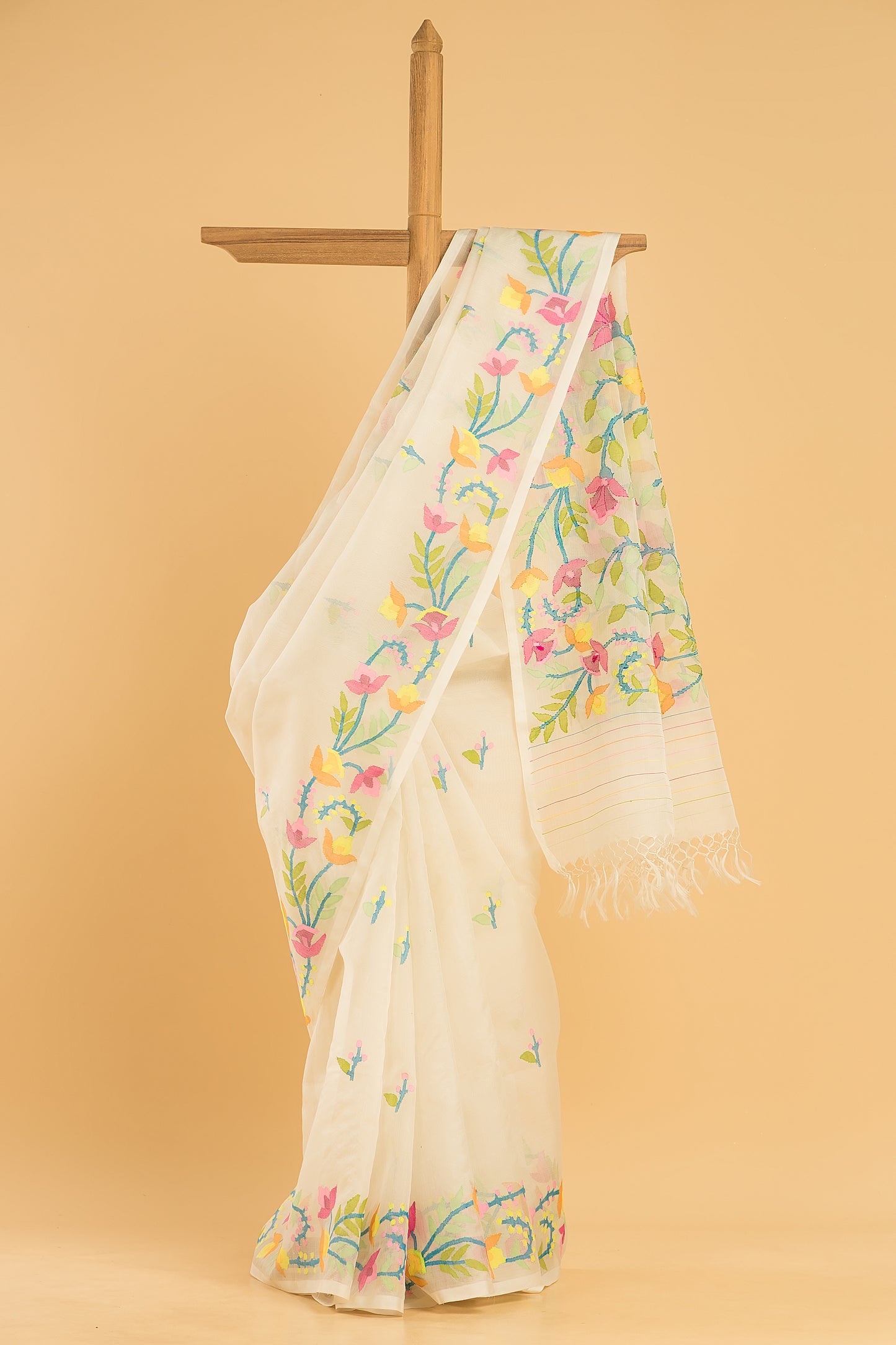 Hand Made Jamdani Saree With Snow White - 064