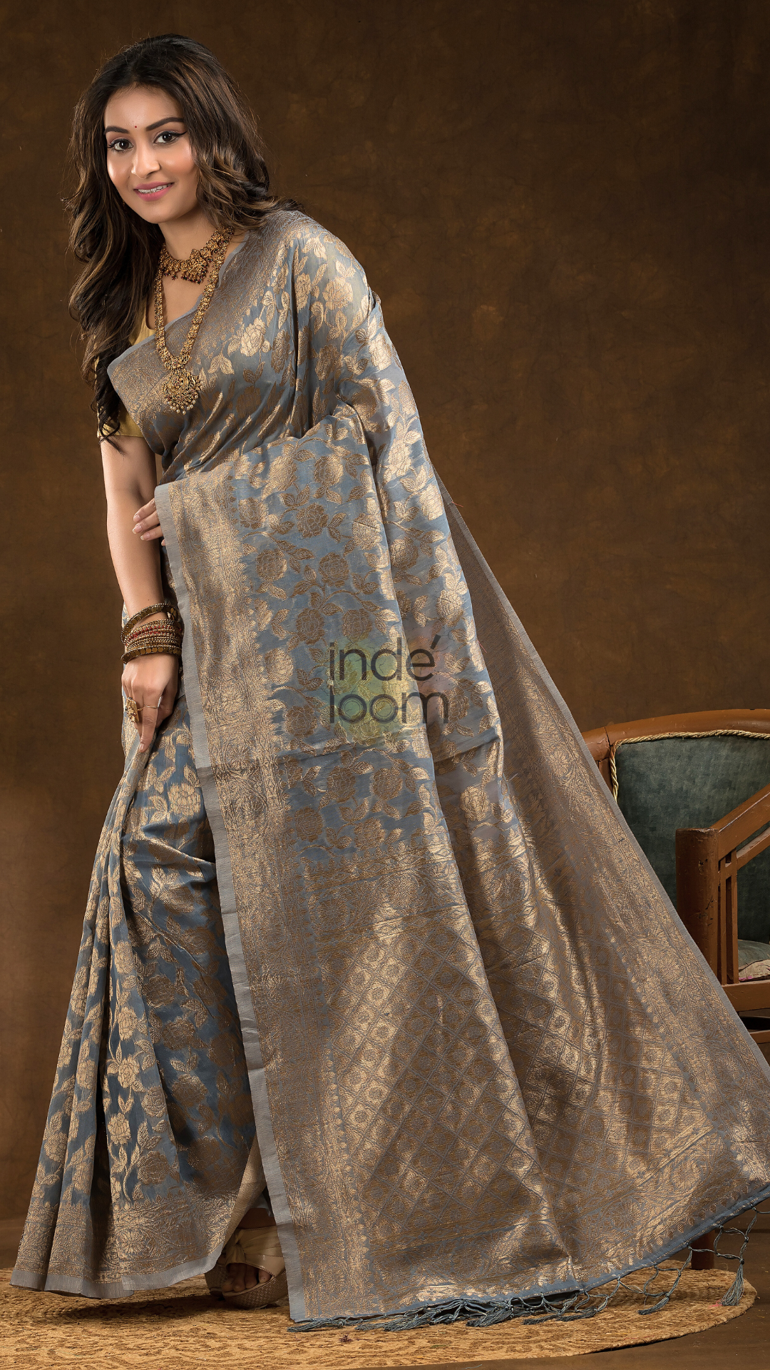 Floral woven design Silk blend Jacquard Saree | Steel Grey