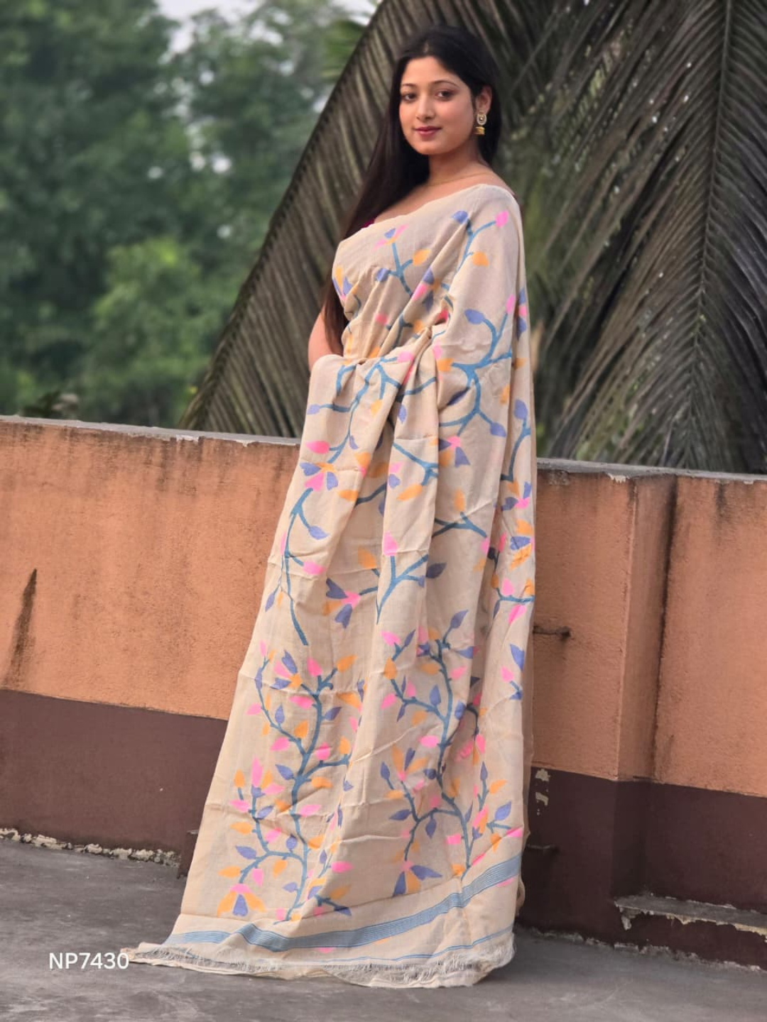 Tussar Cotton Tantuj Jamdani Handwoven Needle Work Saree In Beige - 156