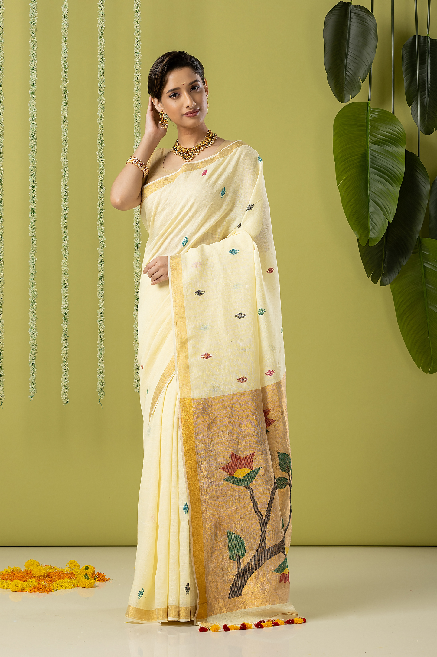 Handwoven Jamdani Muslin Saree | Yellow and Gold | All-over Buttas with All-over Jamdani weaves