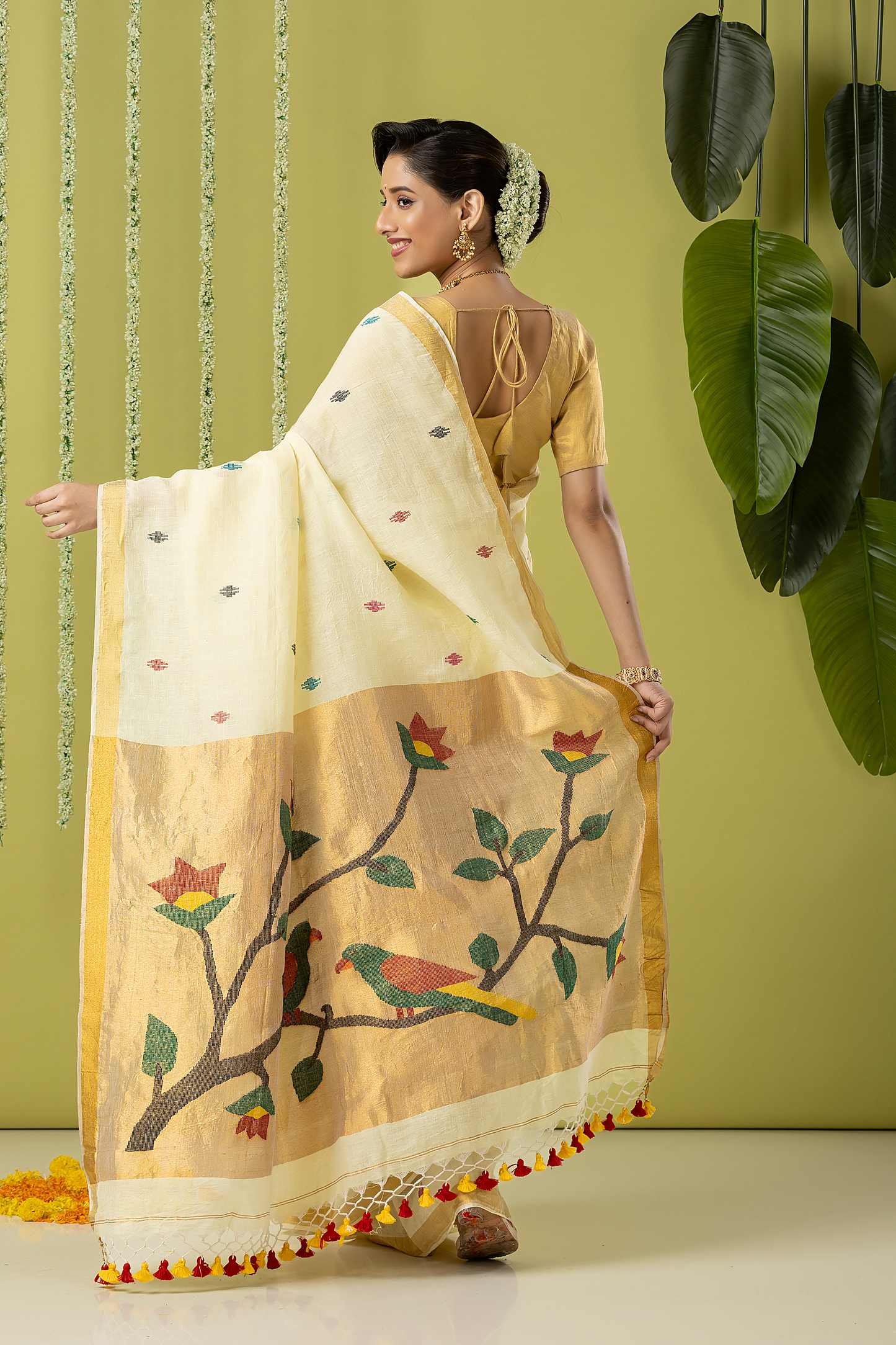 Handwoven Jamdani Muslin Saree | Yellow and Gold | All-over Buttas with All-over Jamdani weaves
