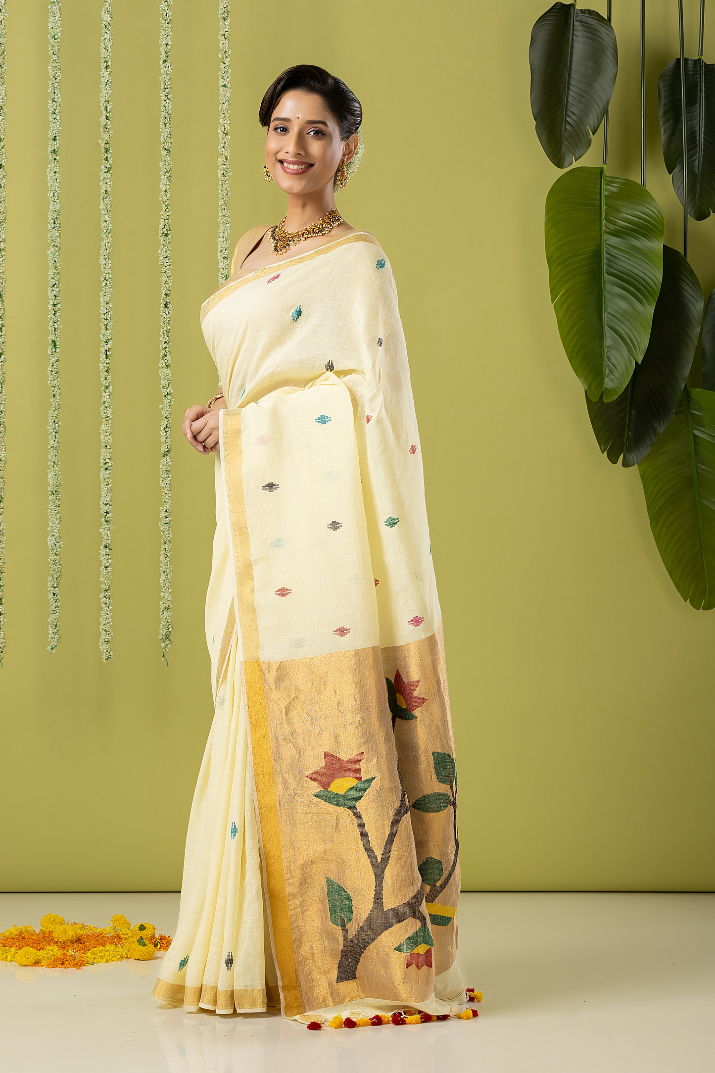 Handwoven Jamdani Muslin Saree | Yellow and Gold | All-over Buttas with All-over Jamdani weaves