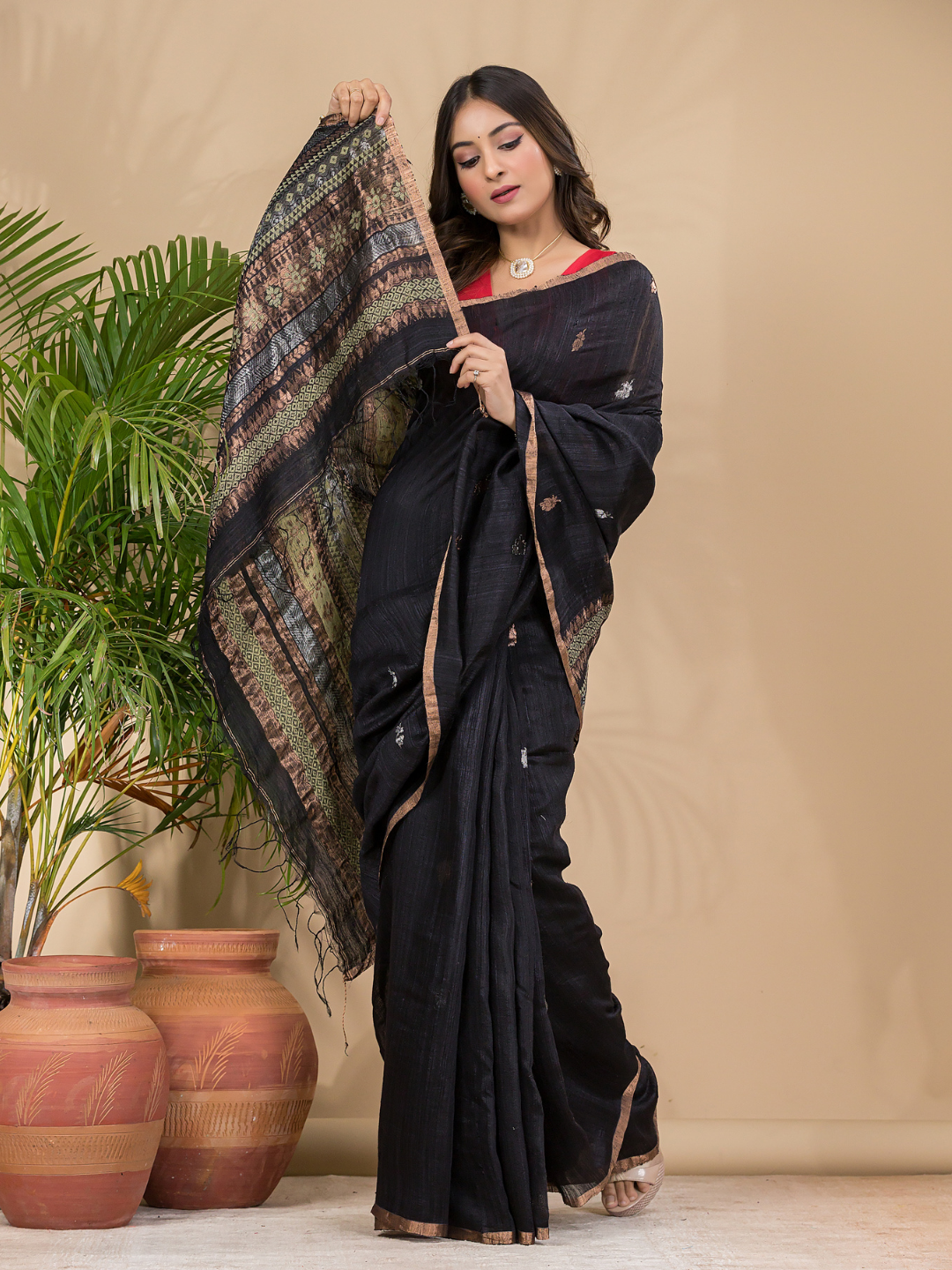Matka Silk Jamdani Saree With Rich Black - 018