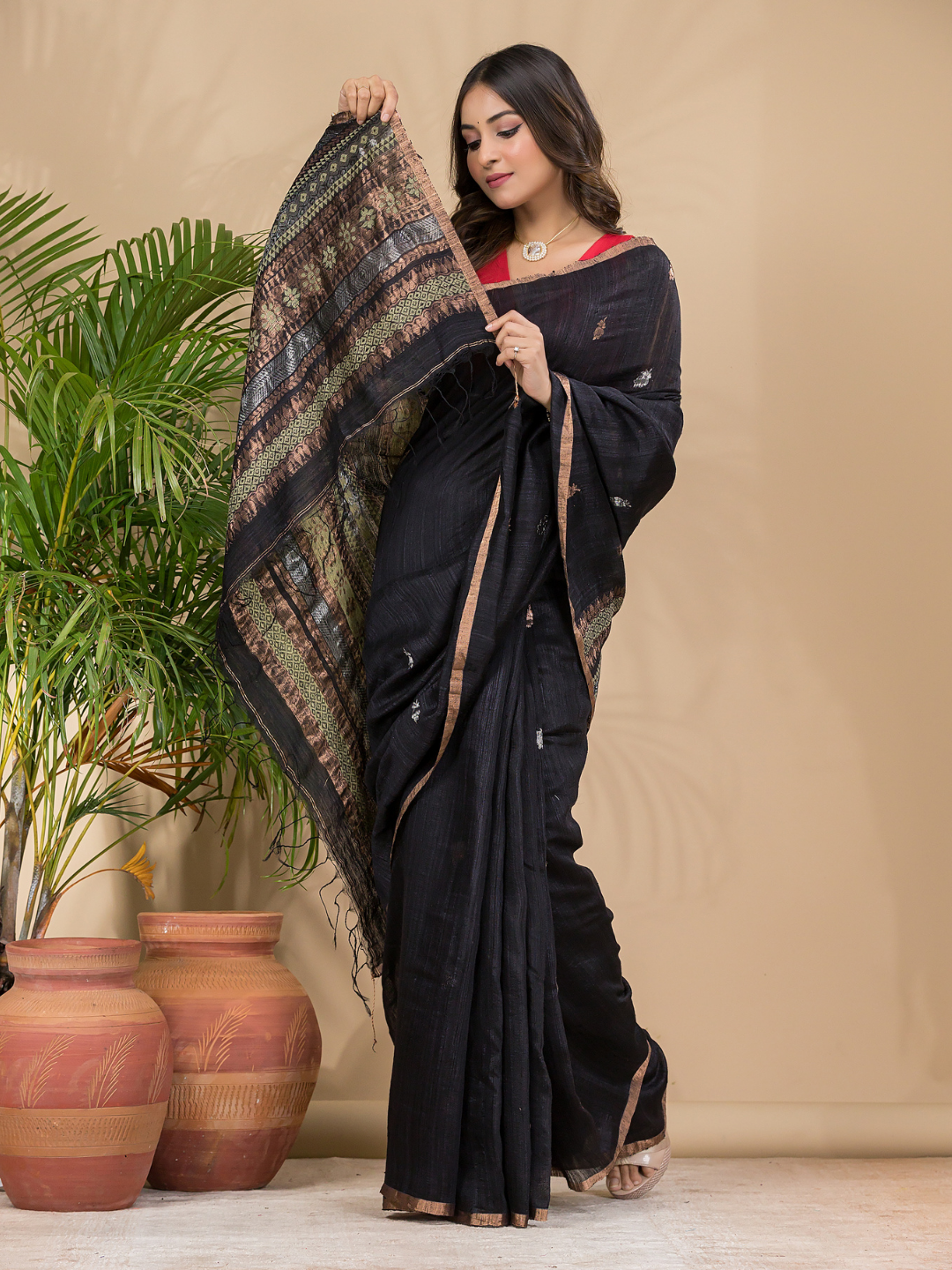 Matka Silk Jamdani Saree With Rich Black - 018