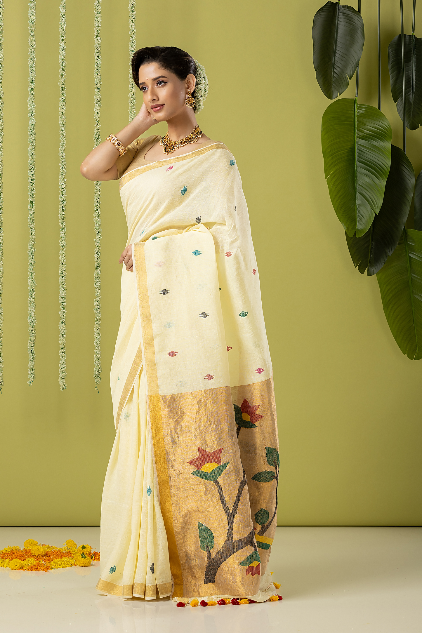 Handwoven Jamdani Muslin Saree | Yellow and Gold | All-over Buttas with All-over Jamdani weaves