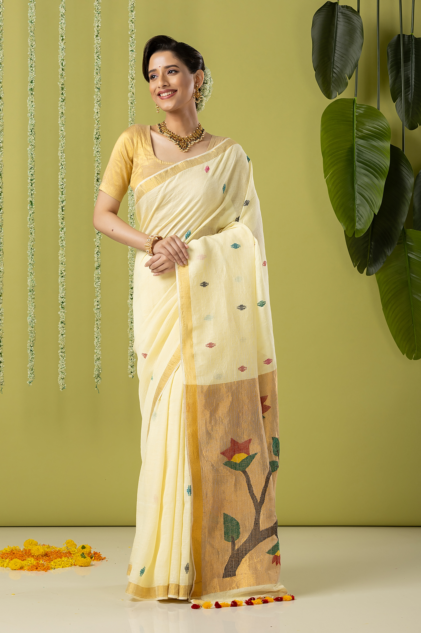 Handwoven Jamdani Muslin Saree | Yellow and Gold | All-over Buttas with All-over Jamdani weaves