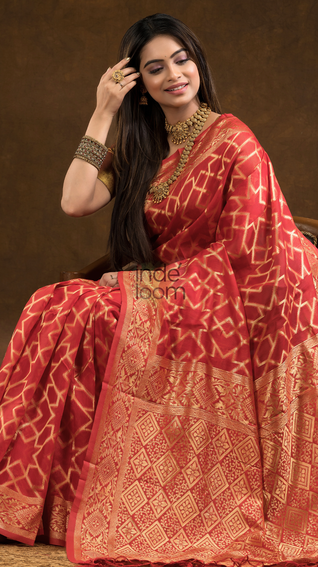 Geometric woven design Silk blend Saree | Classic Red