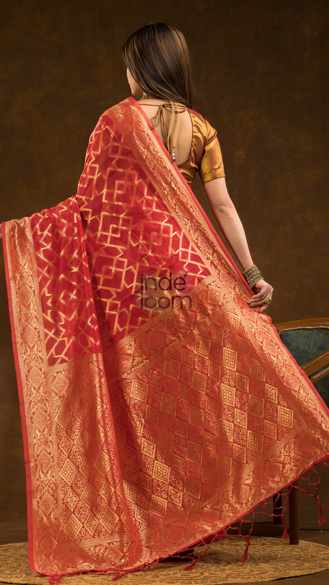 Geometric woven design Silk blend Saree | Classic Red