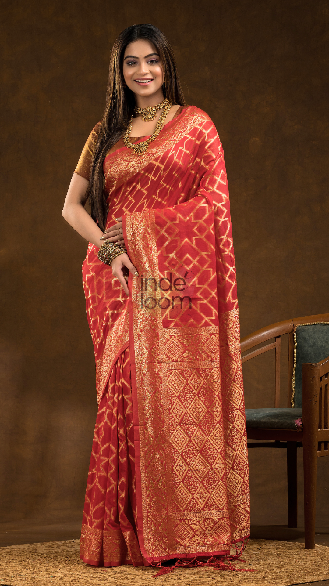 Geometric woven design Silk blend Saree | Classic Red