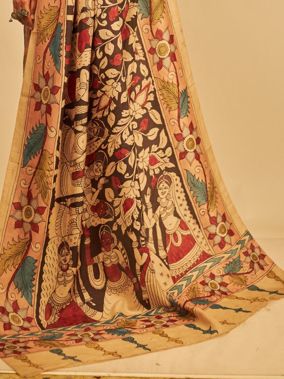 Exclusive All Over Florals On Mulberry Silk Pen Kalamkari Saree-003
