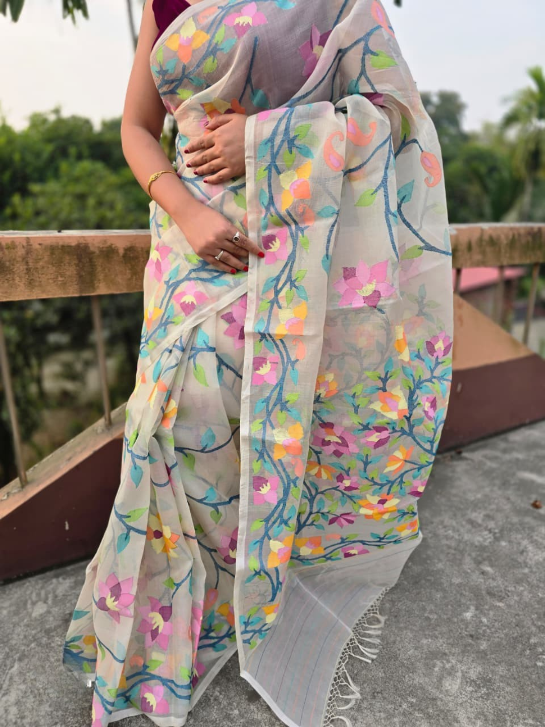 Pure Tantuj Muslin Jamdani Needle Work Handwoven Saree In Off White- 155