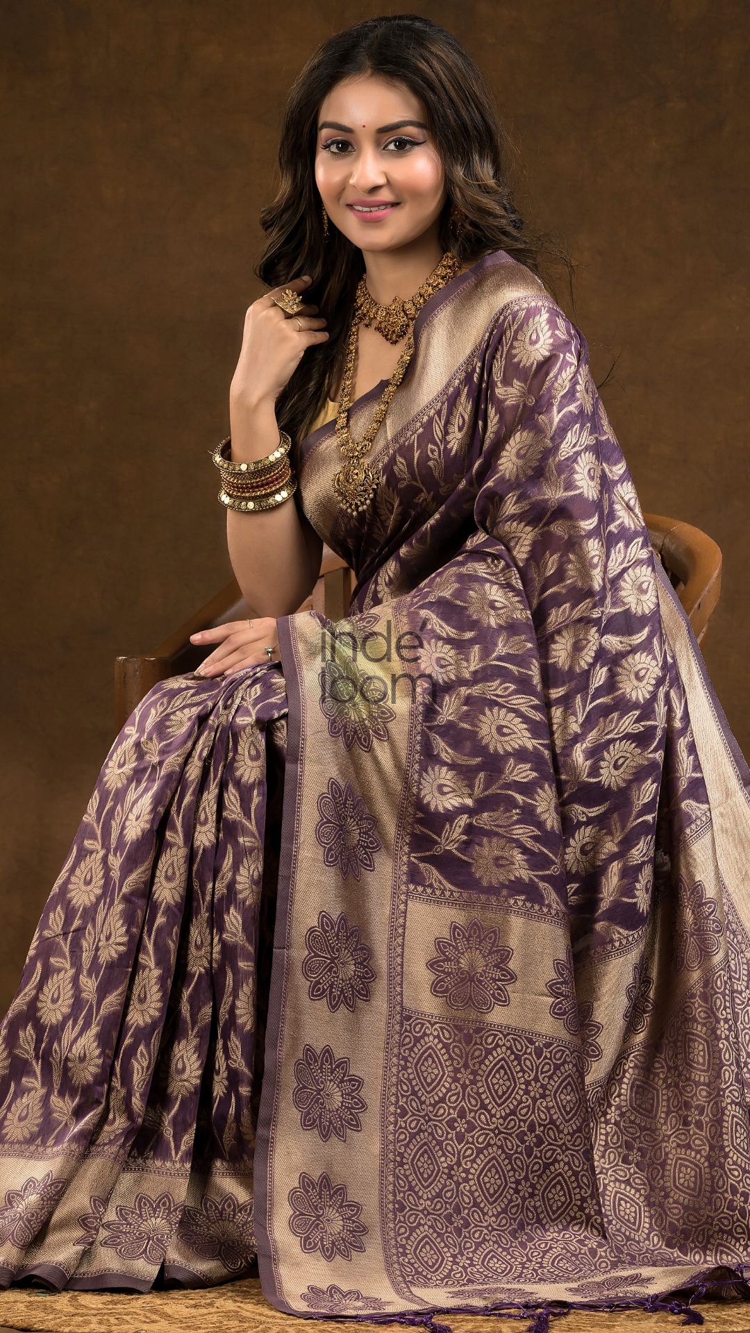 Floral woven design Silk blend Jacquard Saree | Deep Purple