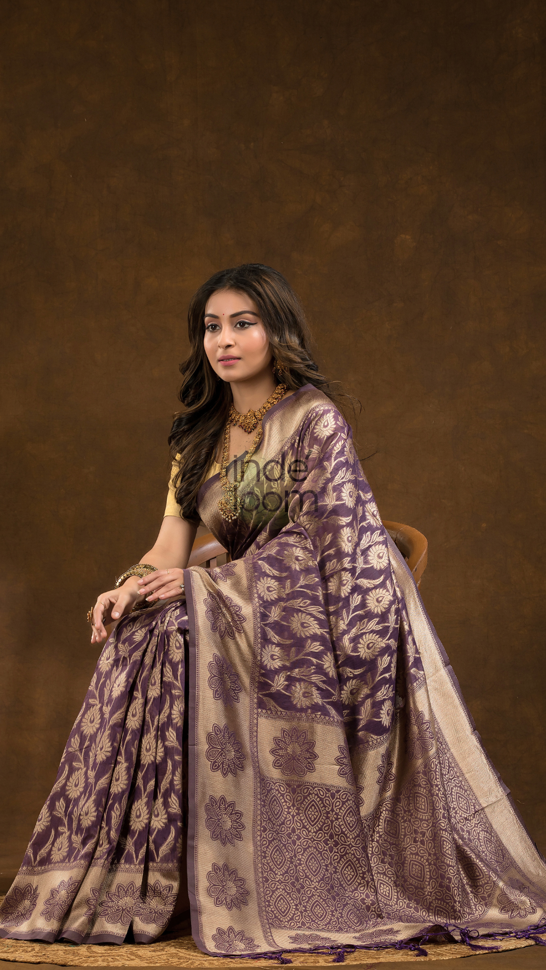 Floral woven design Silk blend Jacquard Saree | Deep Purple
