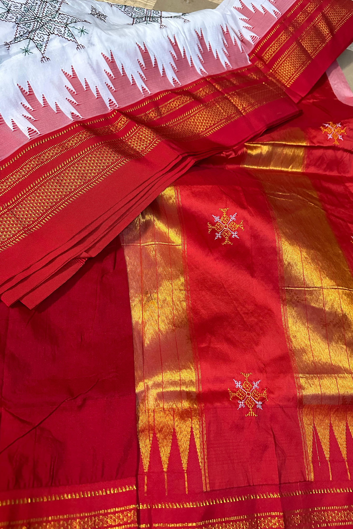 Ilkal Kasuti Embroidery Saree I With Snow White