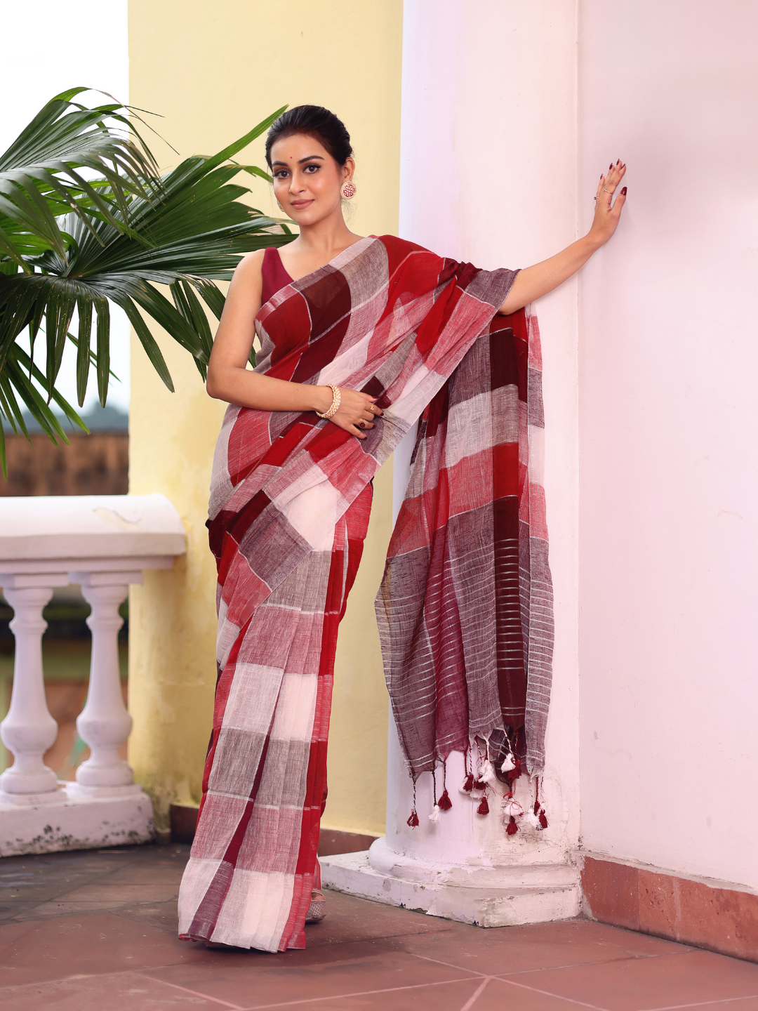 Linen Checks Saree With Red and White - 134