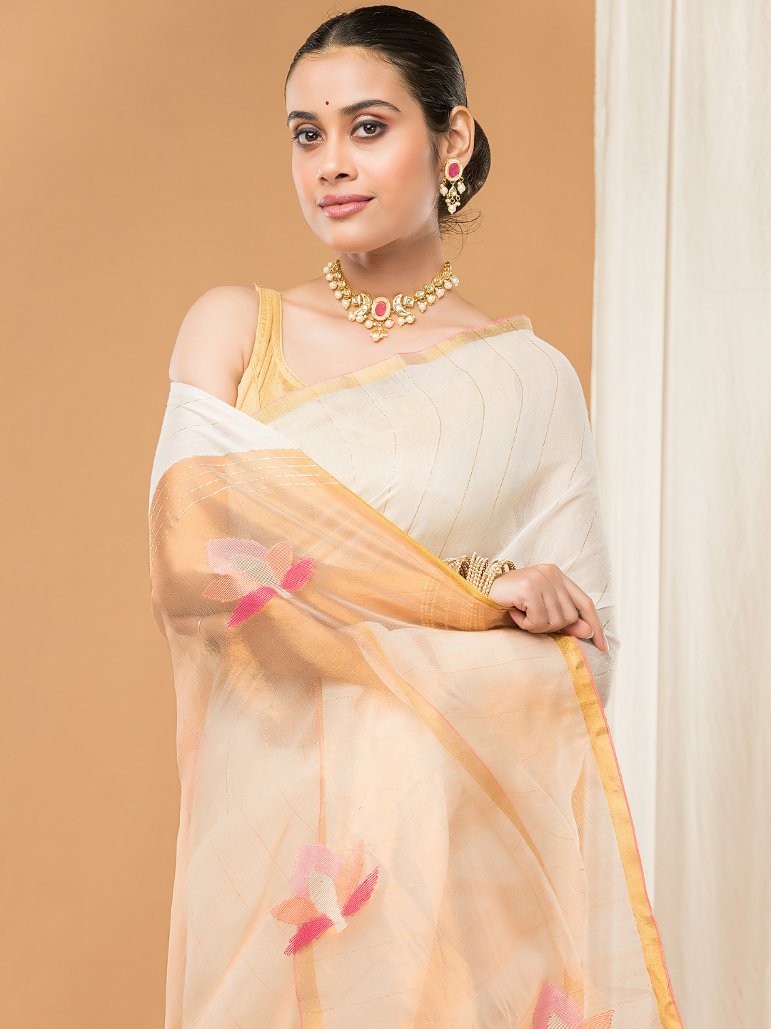 Tissue Muslin Jamdani Saree With Light white And Floral Prints-008