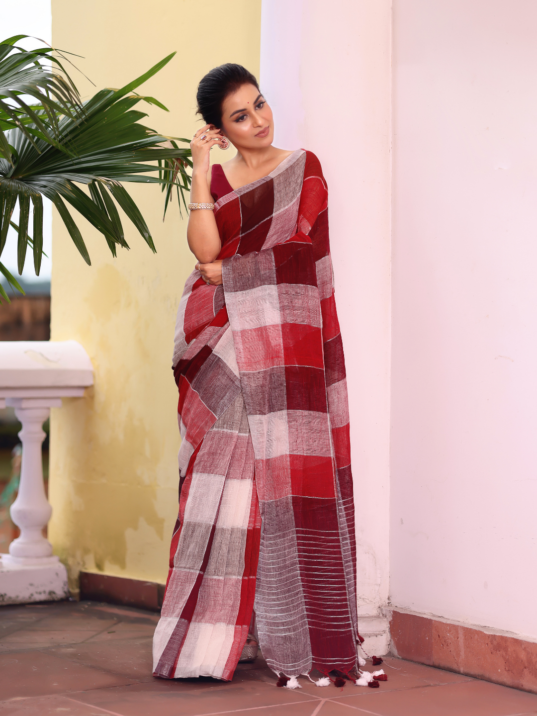 Linen Checks Saree With Red and White - 134