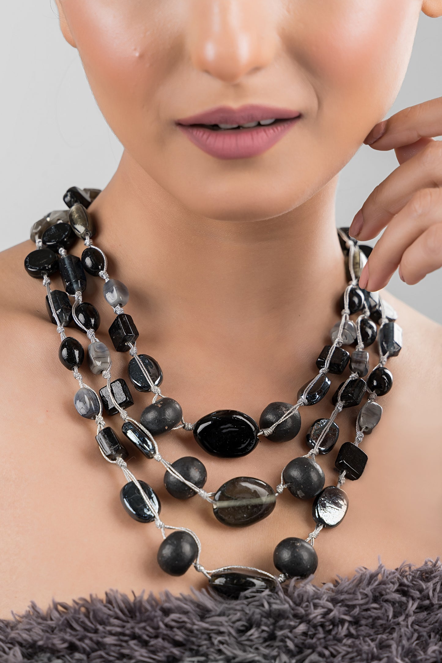 Obsidian Shine Necklace