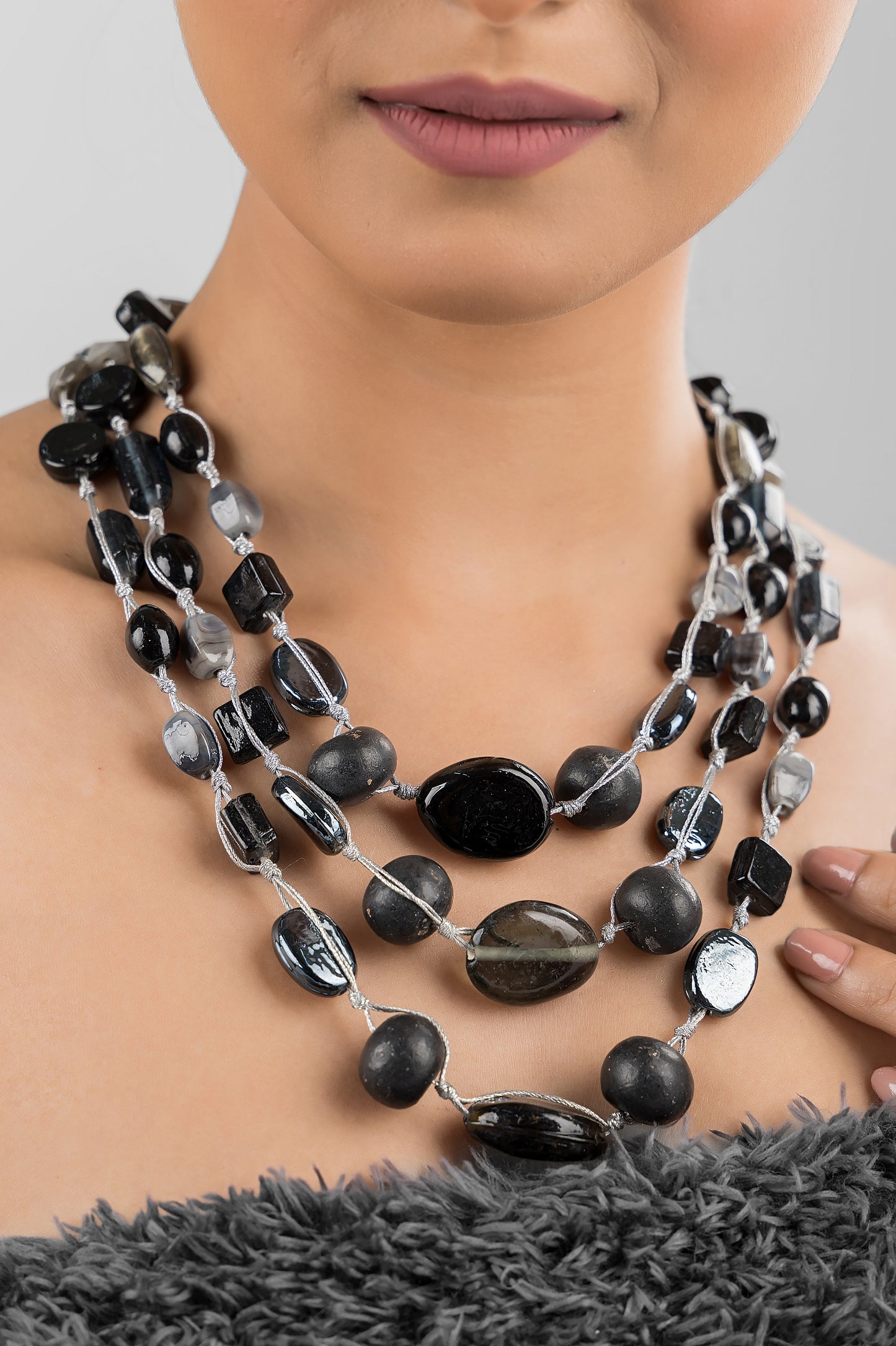 Obsidian Shine Necklace