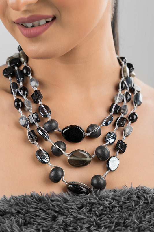 Obsidian Shine Necklace