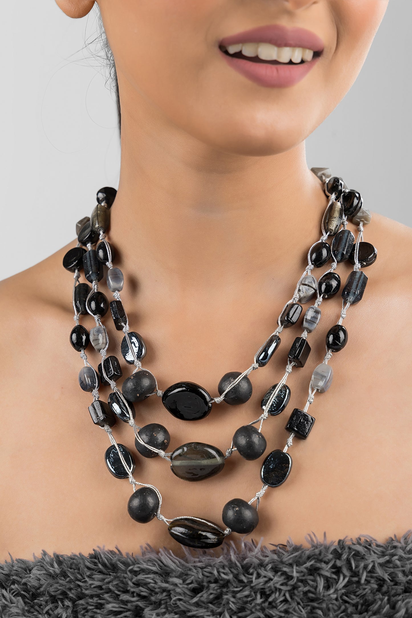 Obsidian Shine Necklace