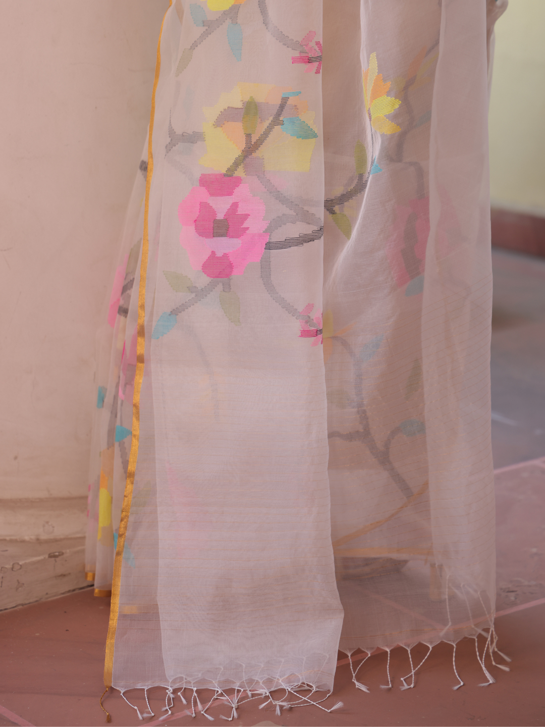 Snow White Pure Hand Made Jamdani Saree - 095