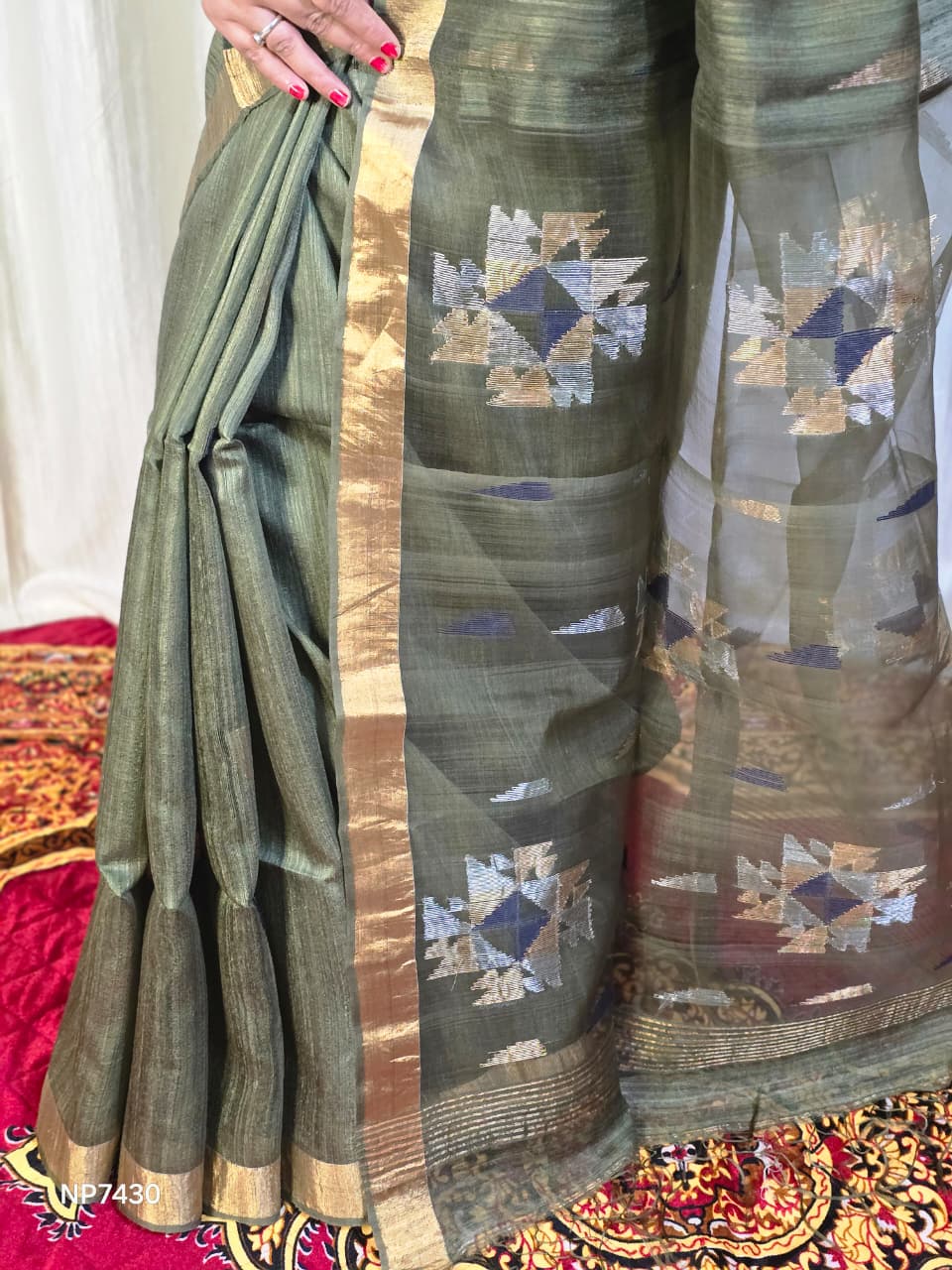 Pure Matka Jamdani Handwoven Saree In Khaki Green - 166