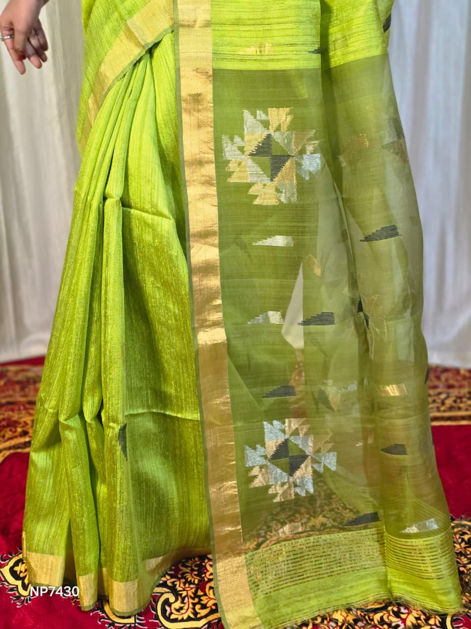 Pure Matka Jamdani Handwoven Saree In Lime Green - 165